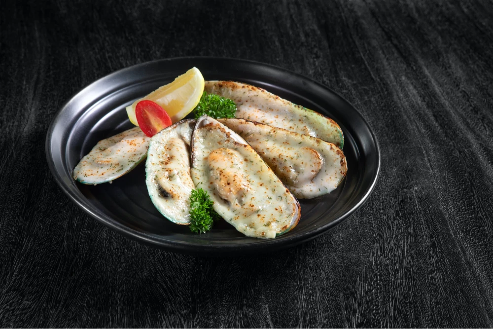 BAKED MUSSELS WITH CHEESE