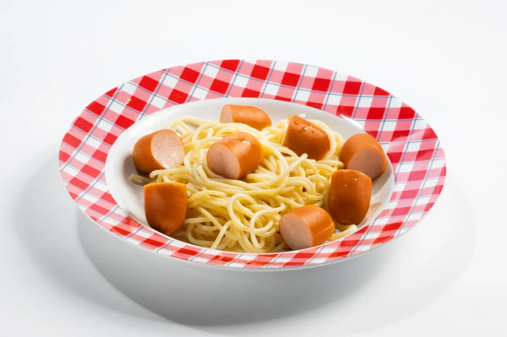 МАКАРОНЫ С КУРИНЫМИ СОСИСКАМИ